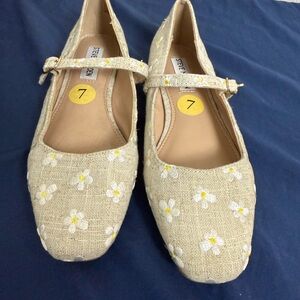 Steve Madden Beige Floral Flats
